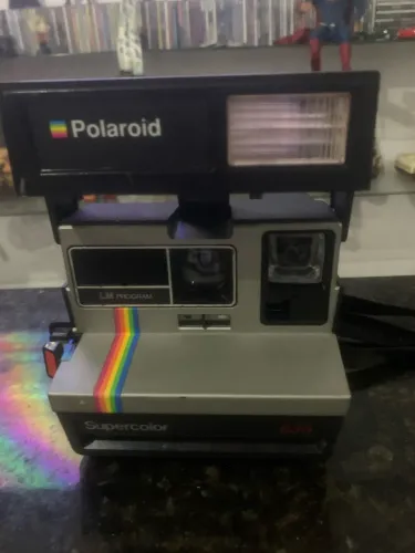câmera instantânea vintage Polaroid Supercolor 635 CL.  