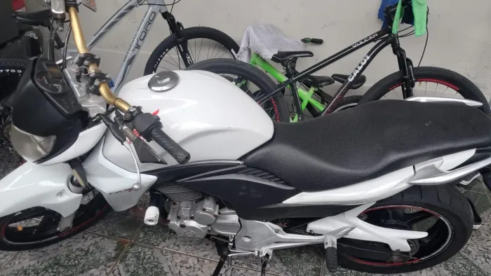 Vendo cb 300 r valor não negociável