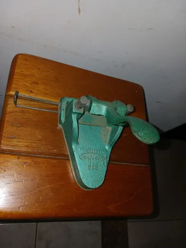 Perfurador de papel antigo (vintage)