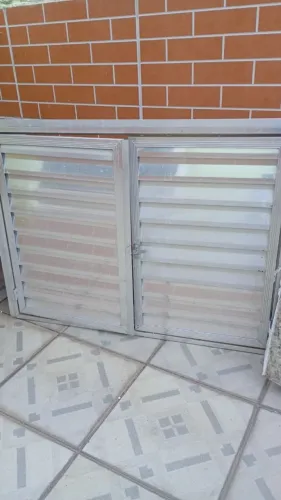 Porta de aluminio pequena