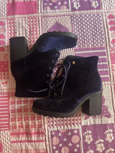 Bota de veludo azul escuro 
