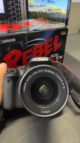 Canon T3i IMPECÁVEL - Apenas 10.500 Cliques + Lente 18-55mm + Lente 50mm f/1.8
