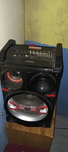 Vende se caixa de som bluetooth 
