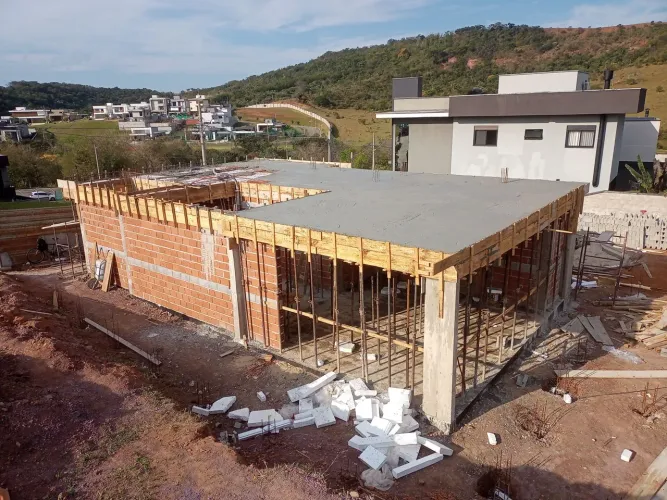 Mestre de obra e construção