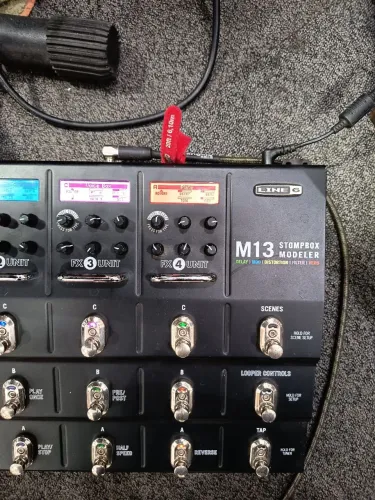 Pedaleira Line 6 M13