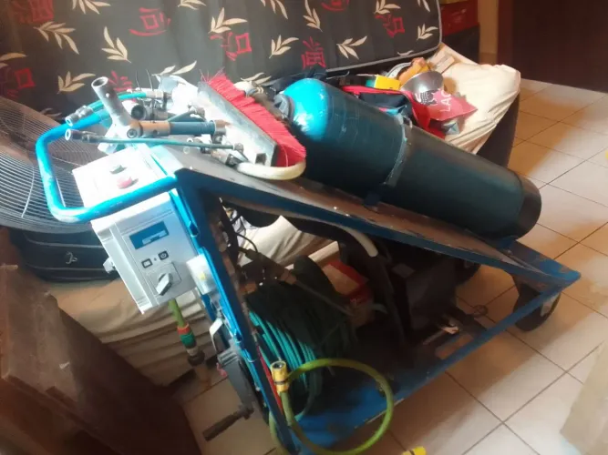 Máquina de lavar fachadas Purê Qleen.