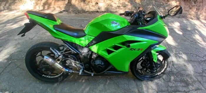 Ninja 300 impecável 2013 não tem igual , vendo ou troco.