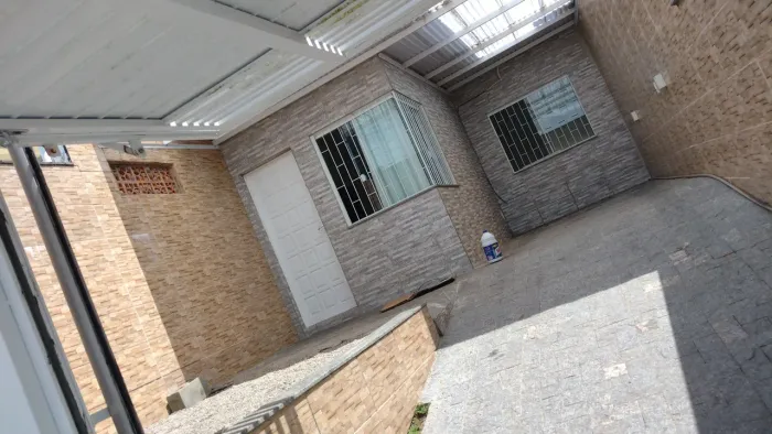 Alugo casa