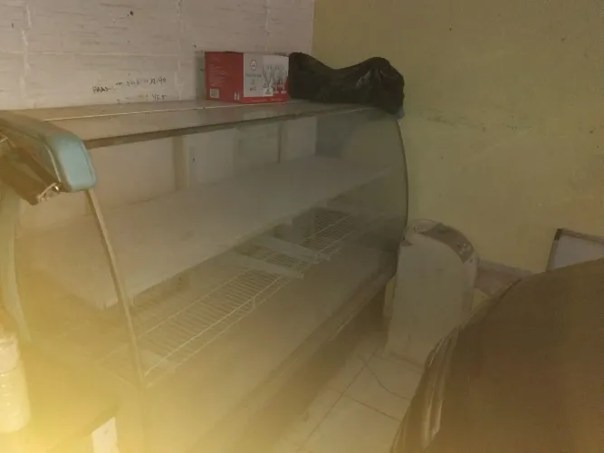 Freezer precisa de uma carga de gas fatiador de uma limpeza