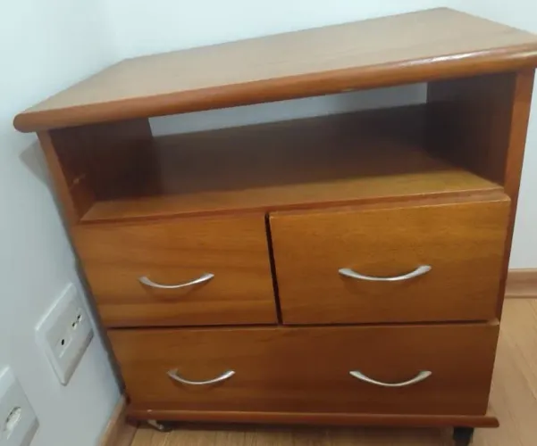 OPORTUNIDADE 2 mesas de cabeceira de madeira maciça