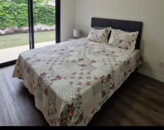 Cama Queen size com colchão queensize