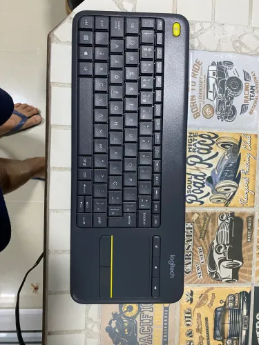 Teclado logitech touchpad integrado e Abnt2 k400+