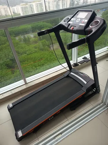 Esteira evox RTX 815semi nova