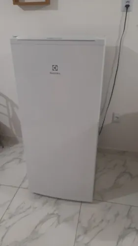 Freezer Vertical Inverter 175 Litros Eletrolux FEI19T Bivolt Novinho (2 mêses de uso)