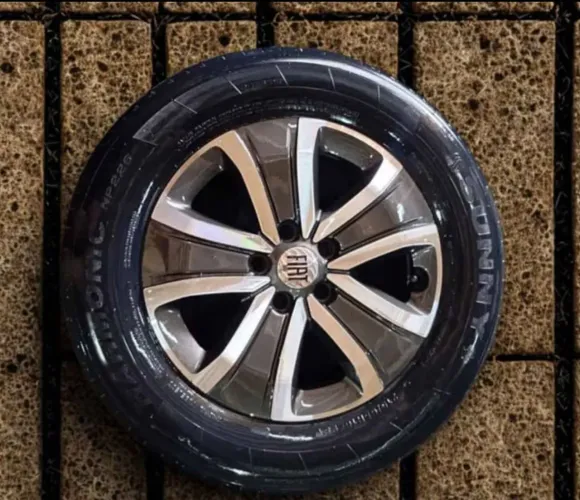 Roda Fiat Toro aro 16 com pneus