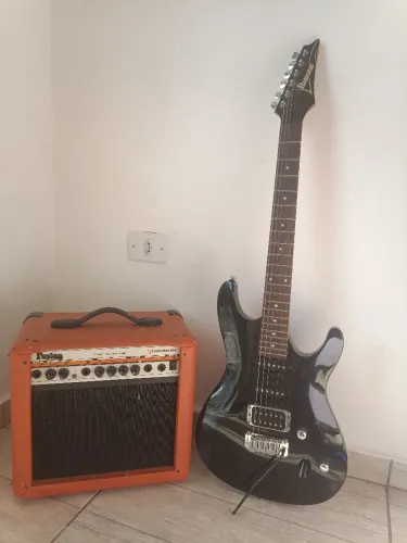Vende-se Guitarra Ibanez com brinde de um amplificador (usados)