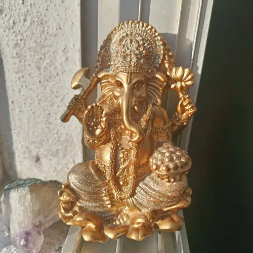 Estatueta Ganesha Usada Ouro Envelhecido com Glitter em Relevo 14cm