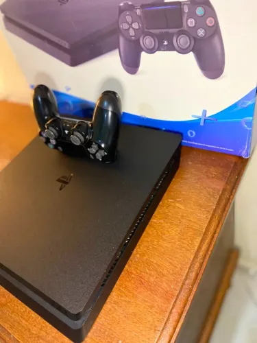 PlayStation 4 PS4 Slim 2TB . Controle Original . Caixa . Reviso e Limpeza em Dia