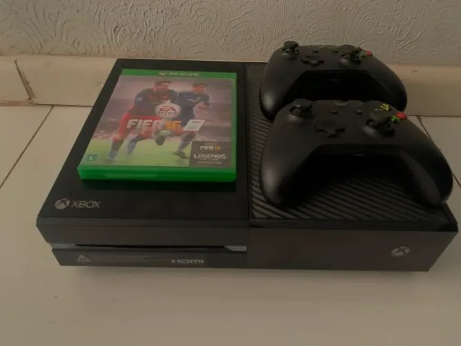 Xbox One FAT, Dois controles
