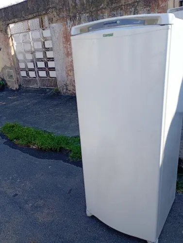 Geladeira Consul Frost Free bem conservada e funcionando tudo perfeitamente bem