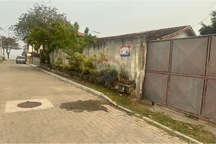 Terreno de 850m² na lagoa com Historia , e dois imóveis.