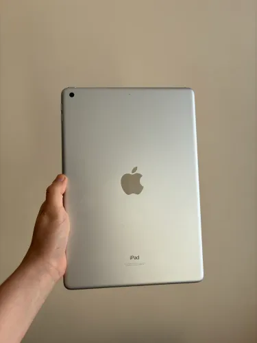 iPad 9ª Geração 64GB + Teclado | Ótimo Estado