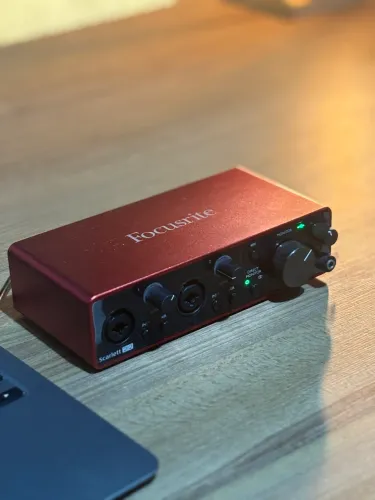 Interface de áudio Focusrite Scarlett 2i2