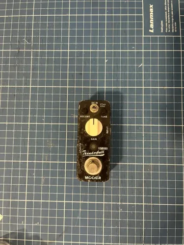 Pedal Fuzz Baixo Thunderball MOD3 Mooer - Usado