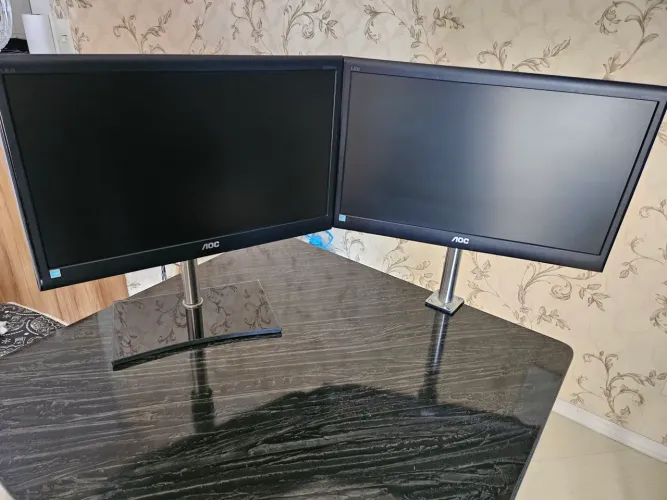 Monitores AOC e950Swnl com suporte