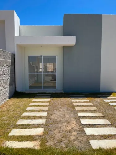 Casa com 2 quartos, sendo uma suíte disponível para locação