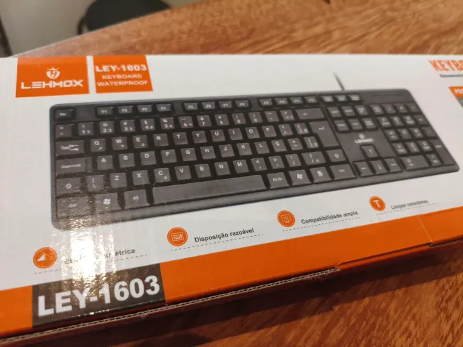 Teclado para computadores em promoção