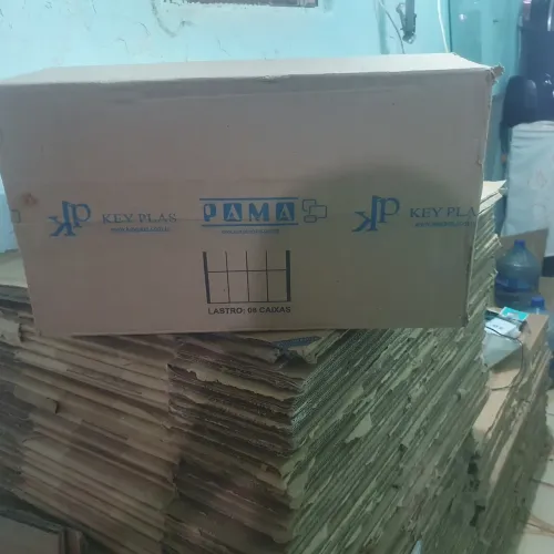 Caixa de papelão para transporte .