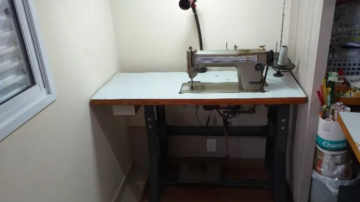 Máquina de Costura Industrial Reta Singer Modelo 191D.