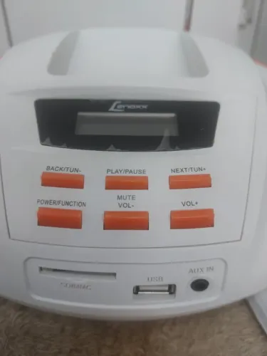 VENDO PARA MELHOR PROPOSTA. Rádio FM Estéreo MP3 Player. USB, SD Card e Entrada Auxiliar