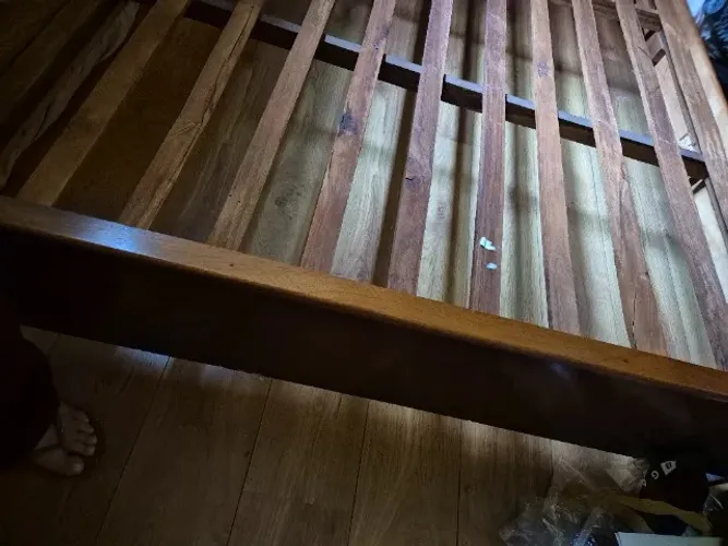 Cama casal em madeira