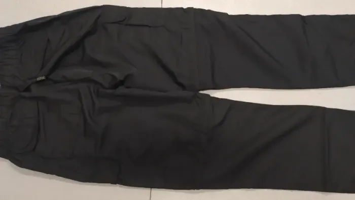 Calça tática preta, modelo tactel (tecido sintético) , transforma em bermuda, tamanho 42