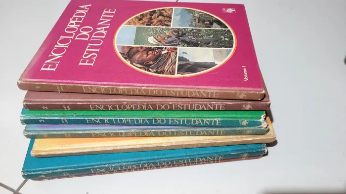 Enciclopédia de 1973 com 7 livros