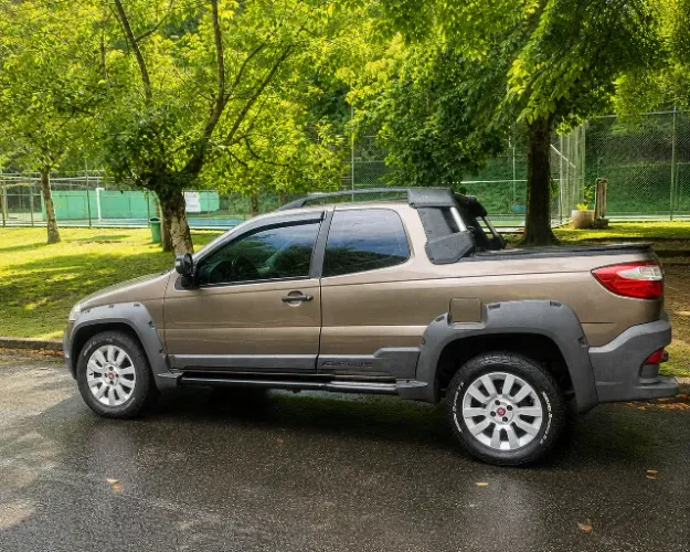 Fiat Strada Adventure1.8/ 1.8 Locker Flex CD 2015