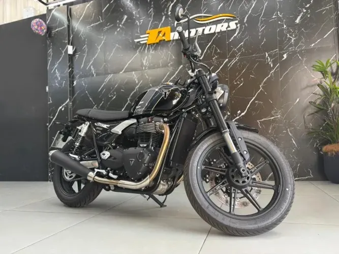 Triumph Street TWIN 900 - NOVA