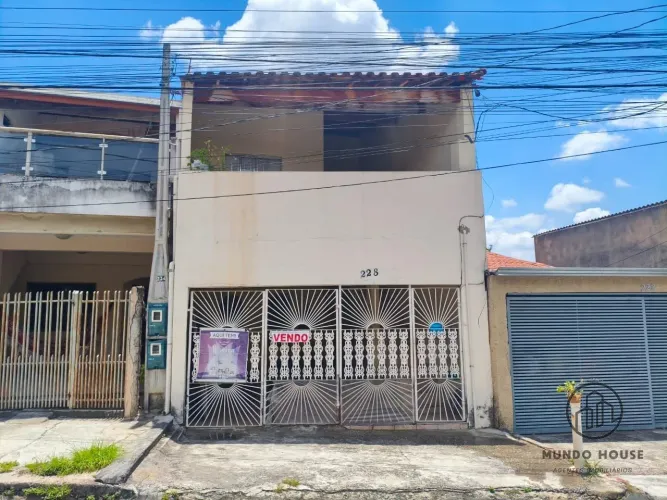 SOBRADO ENORME, COM DUAS CASAS NO FUNDO