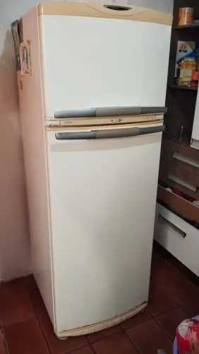 GELADEIRA 