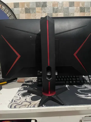 monitor 24 Aoc hero pol 165 hertz regulável
