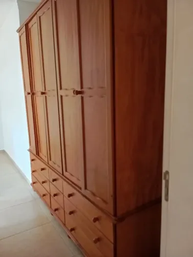 Guarda roupa de casal de madeira 