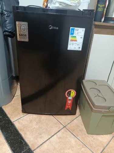 Frigobar Midea 124 litros 