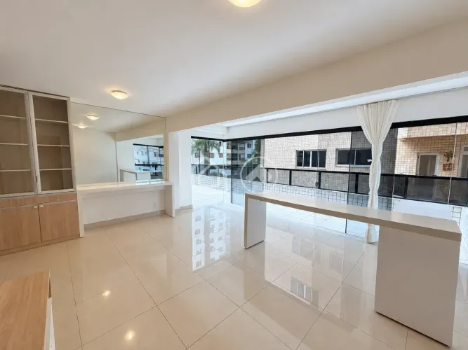 Apartamento de 4 quartos com 3 vagas e área externa de 251 m² no Buritis