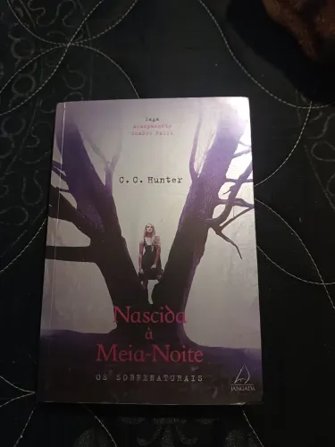 Livro- Nascida à Meia-Noite