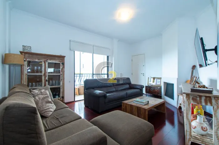 Apartamento à venda em Perdizes com 3 quartos, 1 suíte e 3 vagas de garagem.
