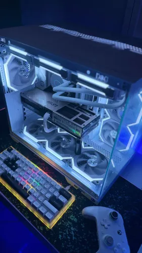 PC GAMER  MSI - RYZEN 7 8700F- 32 GB RAM DDR5 - RTX 5070 Ti Shadow 3X MSI 16GB GDDR7