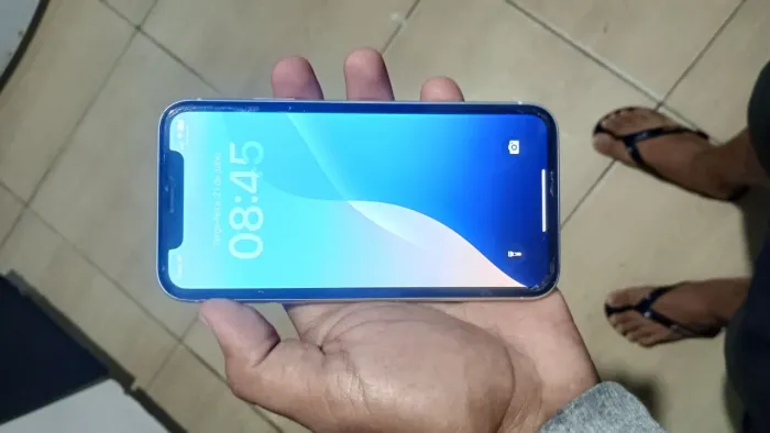 iPhone xr , funcionando perfeitamente, apenas um trinco na traseira