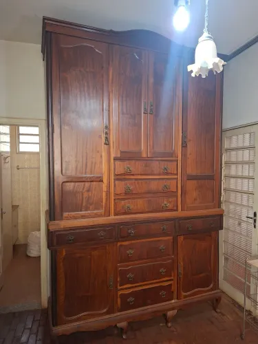 Guarda roupa estilo colônia